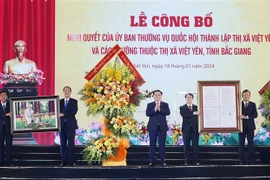 国会主席王廷惠出席北江省越安县级市成立公布仪式
