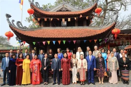 国家副主席武氏映春主持召开各国驻越南女大使见面会