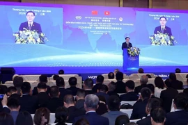 越南国会主席王廷惠出席促进越南与中国投资贸易合作政策法律论坛