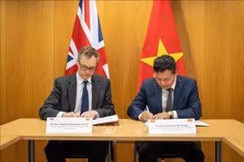 越英签署打击非法移民合作协议