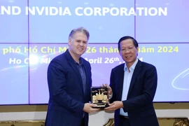 胡志明市与美国英伟达集团促进发展人工智能技术的国际合作