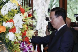 越南国家主席武文赏在金莲国家级特殊遗迹区进香缅怀胡志明主席