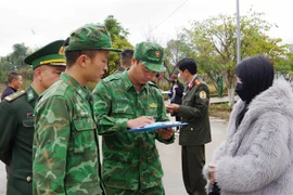 越南接收69名通过西庄口岸回国的公民