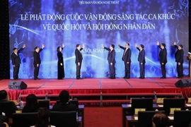 越南国会主席王廷惠出席关于国会和人民议会主题歌曲创作活动启动仪式