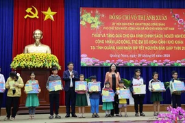 国家副主席阮氏映春在广南省开展春节走访慰问活动
