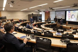 越南政府副总理黎明慨与美国贸易代表会谈