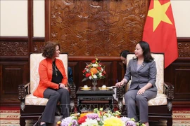 越南国家代主席会见世界银行驻越南首席代表