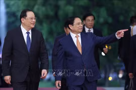 越南政府总理范明政会见老挝总理宋赛·西潘敦