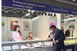  越南企业参加中国香港国际钻石、宝石及珍珠展