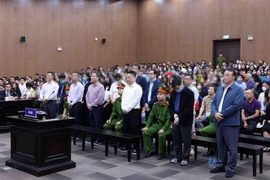新黄明案审理：集团董事长被判8年有期徒刑