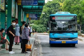 首都河内10条公交线路试行电子票