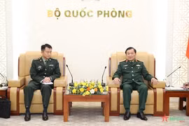 黄春战上将会见中国驻越国防副武官