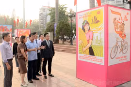 奠边府大捷70周年：展板宣传海报展开幕