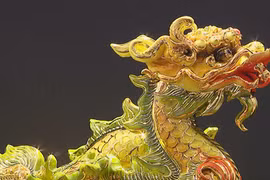 独特的甲辰奇灵为龙年春节添加色彩