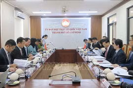 胡志明市与中国上海市分享监督和参政议政工作经验
