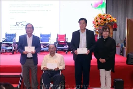 日本社会贡献基金向岘港市残疾人赠送轮椅