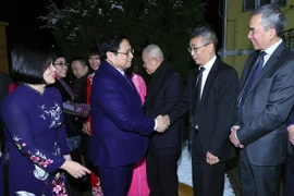 越南政府总理范明政会见旅居匈牙利越南人代表