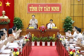 国会主席王廷惠与西宁省委常务委员会举行工作会谈