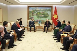 越南政府副总理陈红河会见空客集团领导
