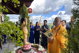 法国竹林禅寺举办佛历2568年佛诞大典 