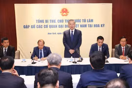 越共中央总书记、国家主席苏林会见越南驻美大使馆工作人员。图自越通社