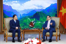 越南政府总理范明政在政府驻地会见日本主管《全面与进步跨太平洋伙伴关系协定》事务大臣新藤义孝。图自越通社