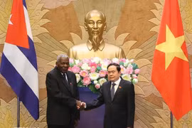 越南国会主席陈青敏和古巴全国人民政权代表大会主席埃斯特万·拉索·埃尔南德斯。图自越通社