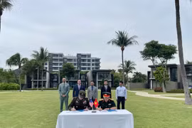 第167届越南战争失踪美军遗骸交接仪式在岘港举行。图自越通社