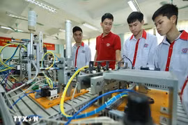 越南劳动者有很多机会参与高科技劳务市场。图自越通社