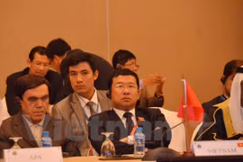 越南国会对外委员会副主任武海河率领越南代表团出席会议。
