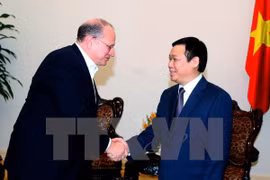 王廷惠副总理会见友邦保险有限公司首席执行官兼总裁杜嘉祺（图片来源：越通社）