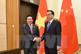 越南政府副总理兼外交部长范平明会见中国国务院总理李克强（图片来源：越通社）