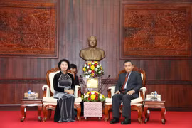 国会主席阮氏金银会见老挝建国阵线主席赛宋蓬·丰威汉（图片来源：越通社）