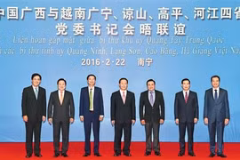 中共广西壮族自治区党委书记彭清华的邀请，越南广宁、谅山、河江、高平等四个边境省工作代表团对中国广西进行正式访问