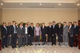 ​与会代表合影（图片来源：越通社）