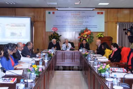 座谈会全景（图片来源于《人民报》）