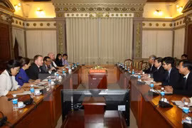 胡志明市领导会见越南欧洲商会首席代表米切尔·贝伦斯（图片来源：越通社）