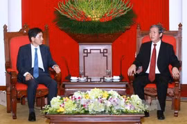 越共中央书记处常务书记丁世兄会见赴越履新的韩国新任驻越大使李赫（图片来源：越通社）