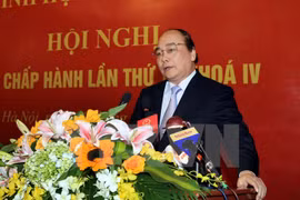 越南政府副总理阮春福发表讲话