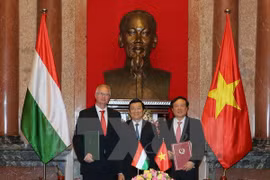 越南国家主席张晋创主席《越南与匈牙利刑事司法协助协定》签署仪式