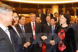 国会主席阮氏金银会见越南驻外大使和首席代表（图片来源：越通社）
