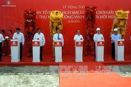 越南北中部地区首个5星级酒店、别野和大型娱乐场项目动工兴建仪式（图片来源：越通社）