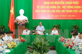 越南政府总理阮春福在会议上发表指导性讲话（图片来源：越通社）