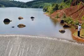 得农水利工程开发公司管理的159片湖中的135片的水位已经低于正常水位。