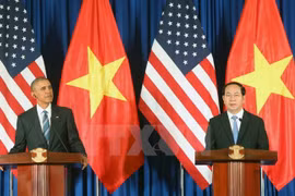 越南国家主席陈大光（​右）与美国总统奥巴马（左）召开记者会（图片来源：越通社）