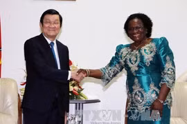 越南国家主席张晋创会见莫桑比克议会议长维罗尼卡·纳塔尼埃尔·马卡莫。