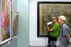 游客参观展会（图片来源：http://dangcongsan.vn/）