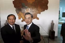 中国、柬埔寨两国外长举行会晤​（图片来源：Reuters）