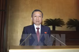 公安部部长苏林作了关于2016年打击罪犯和违法行为的工作报告。