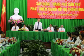 越南祖国阵线中央委员会主席阮善仁在研讨会上发表讲话​（图片来源：cand.com.vn）